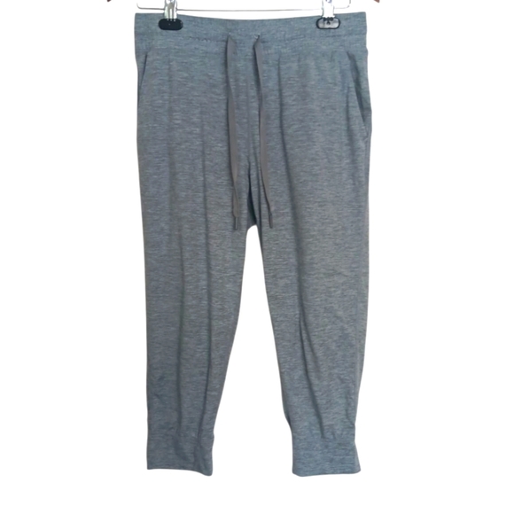 Amazon Essentials Heather Gray Capri Sweatpants Size Medium - Picture 1 of 5